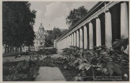 Wiesbaden - An der Brunnenkolonnade - 1938 Wiesbaden - An der Brunnenkolonnade - 1938