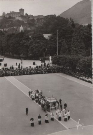 Frankreich - Lourdes - Le Saint Sacrement - ca. 1955 Frankreich - Lourdes - Le Saint Sacrement - ca. 1955