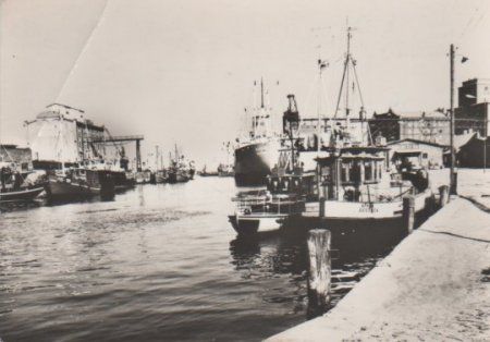 Schiffe im Hafen - ca. 1975 Schiffe im Hafen - ca. 1975