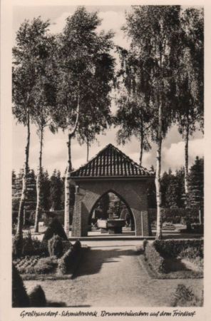 Großhansdorf - Schmalenbeck, Friedhof, Brunnenhäuschen - ca. 1965 Großhansdorf - Schmalenbeck, Friedhof, Brunnenhäuschen - ca. 1965
