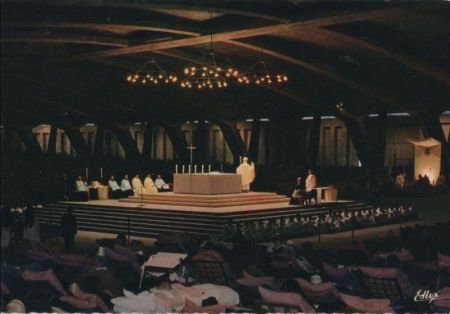 Frankreich - Lourdes - La Basilique Souterraine - ca. 1980 Frankreich - Lourdes - La Basilique Souterraine - ca. 1980