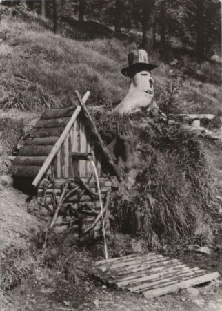 Oberwiesenthal - Quellhäuschen und Wurzelmann am Fichtelberg - 1976 Oberwiesenthal - Quellhäuschen und Wurzelmann am Fichtelberg - 1976