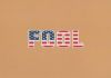 Schriftzug Amerika-Fahne